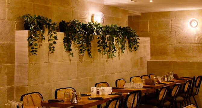 Restaurant Ademi Montmartre à Paris, France