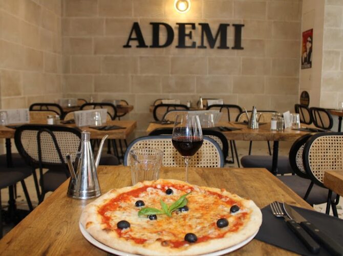 Restaurant Ademi Montmartre à Paris, France