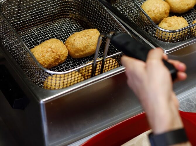 Restaurant Alla Mano à Paris, France