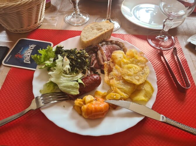 Restaurant Am Sportslokal à Vallée de l'Ernz, Luxembourg