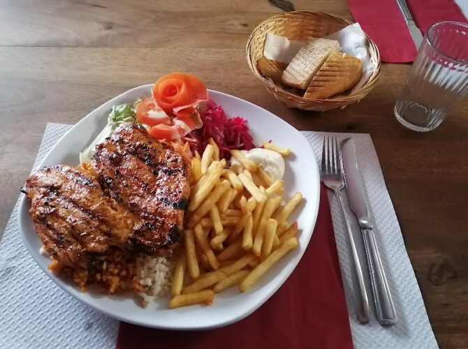 Assos Restaurant à Montereau-Fault-Yonne, France