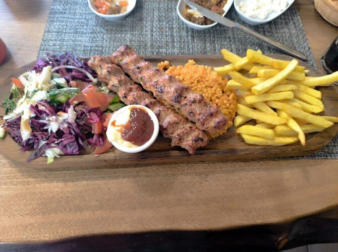 Assos Restaurant à Montereau-Fault-Yonne, France