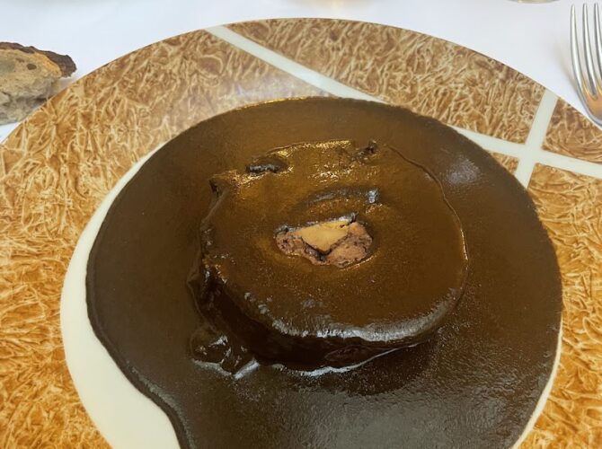 Restaurant Au Bascou à Paris, France