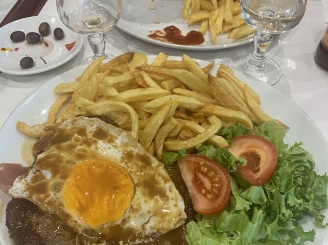 AU CHANTIER (restaurant portugais) à Viry-Châtillon, France
