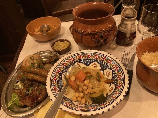 Restaurant Au Petit Village à Paris, France