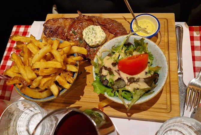 Restaurant Au XV Du Rond Point (Champs-Élysées) à Paris, France