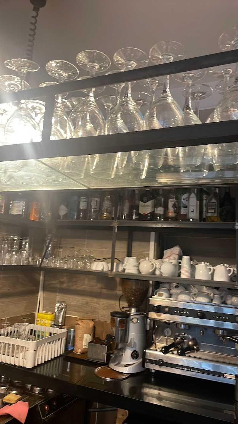 Restaurant Auberge de la Butte à Paris, France