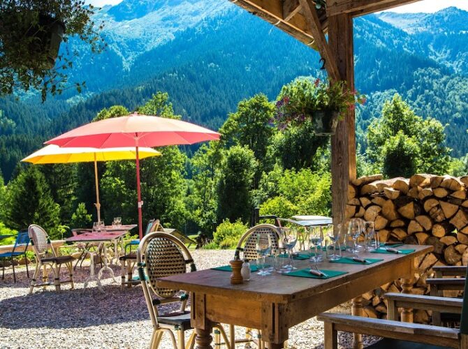Restaurant Aubergerie, une auberge de terroir et des chambres d’hôtes dans les alpes française proche des 7Laux à Le Haut-Bréda, France
