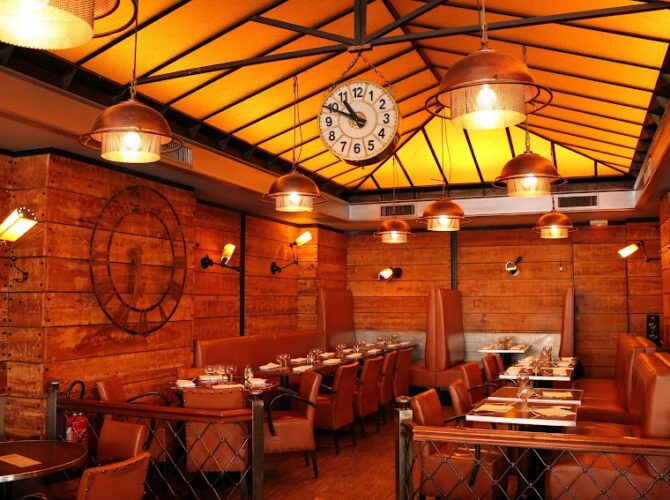 Restaurant Aux Cadrans à Paris, France