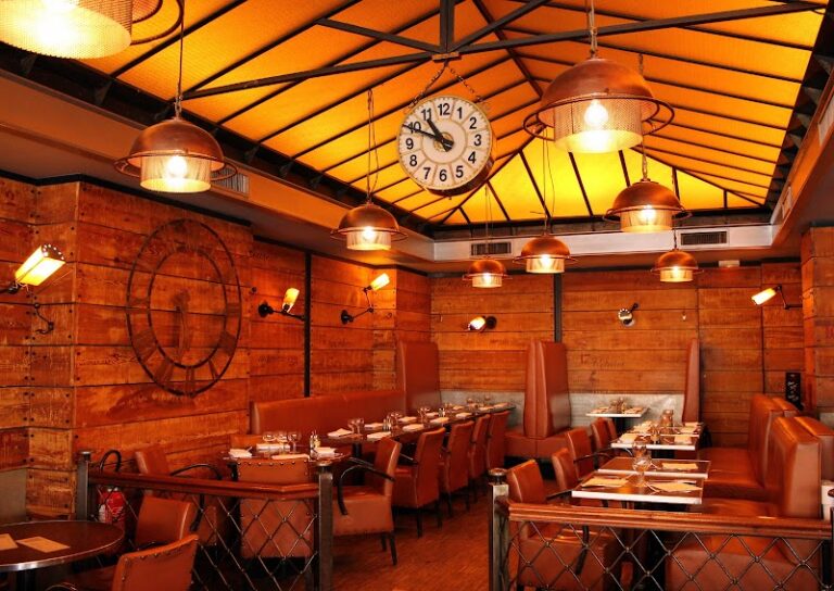 Restaurant Aux Cadrans à Paris, France — photo 1