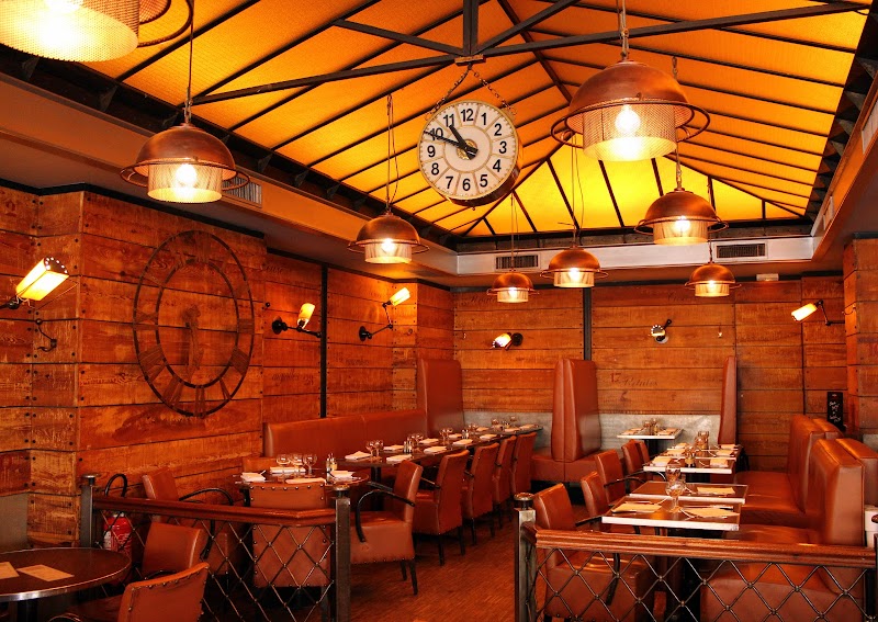 Restaurant Aux Cadrans à Paris, France