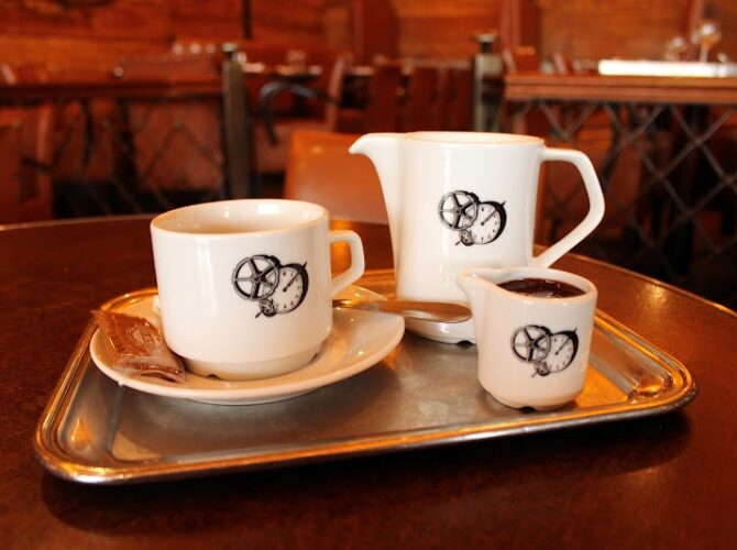 Restaurant Aux Cadrans à Paris, France