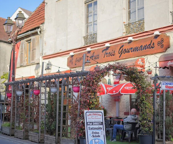 Restaurant Aux Trois Gourmands à Roissy-en-France, France