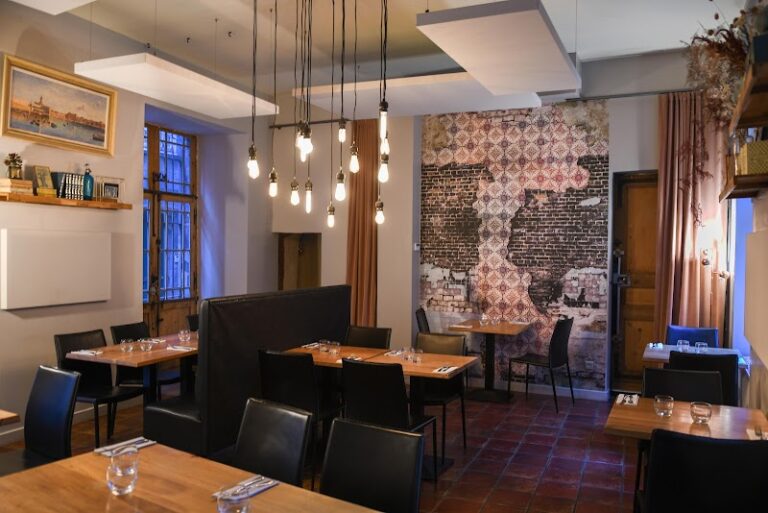 Avenue* Restaurant