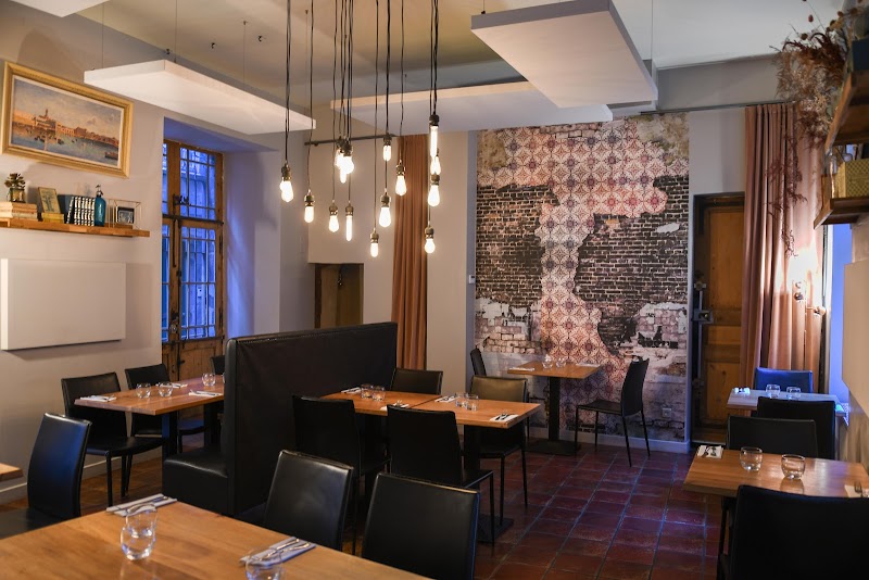 Avenue* Restaurant