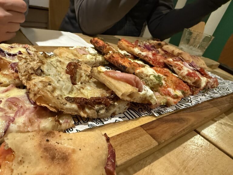 Restaurant Bella Pizza & Alimentari à Bruxelles, Belgique — photo 1