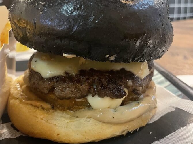 Restaurant Black & White Burger Ermont à Ermont, France