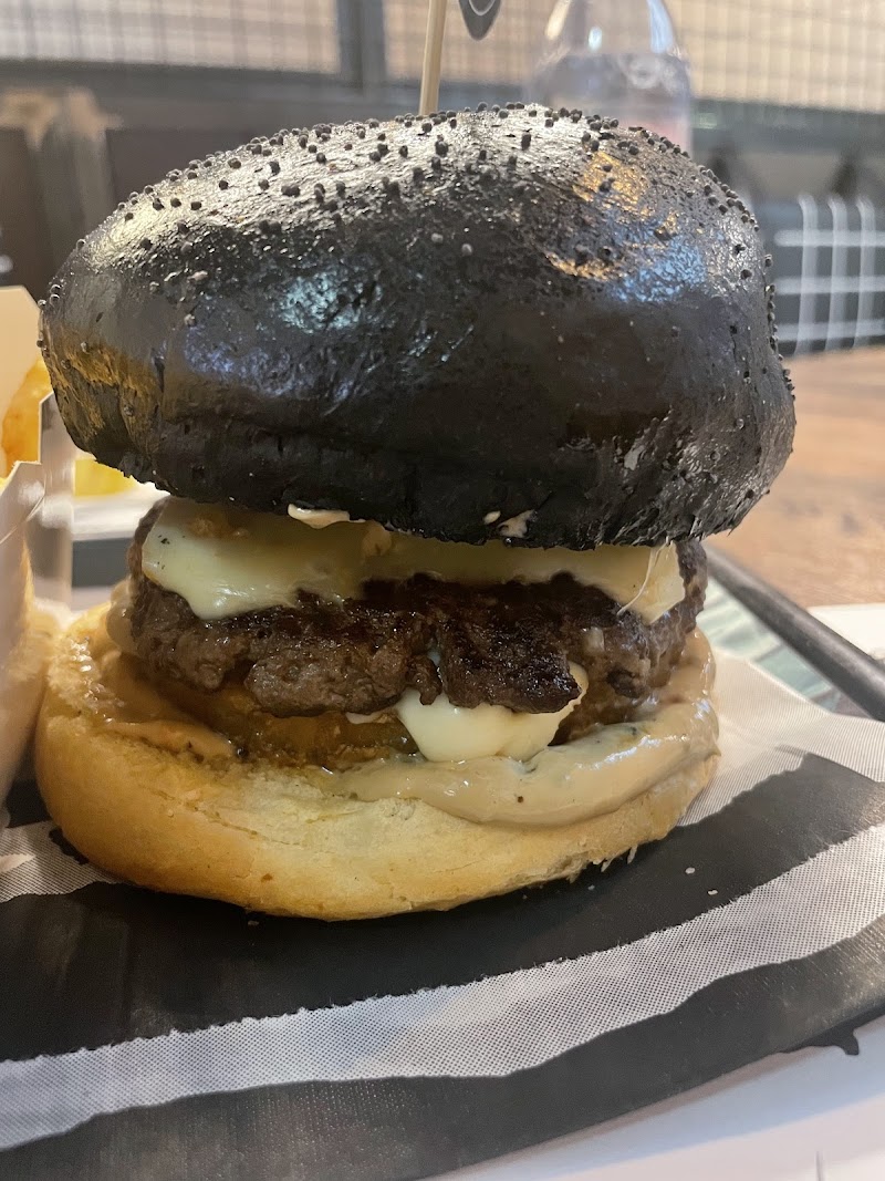 Restaurant Black & White Burger Ermont à Ermont, France — photo 2