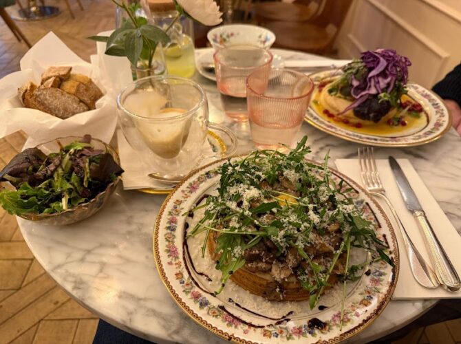 Bontemps Le Restaurant “Jardin secret” à Paris, France