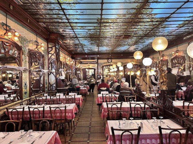 Restaurant Bouillon Chartier Montparnasse à Paris, France