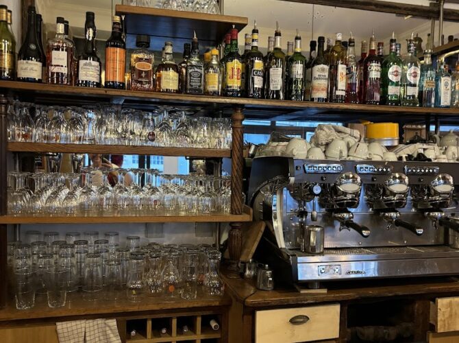 Restaurant Brasserie Les Buttes Chaumont à Paris, France