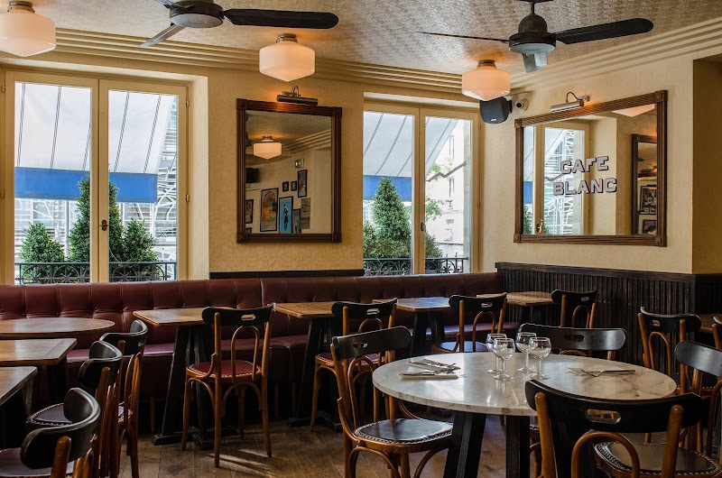 Restaurant Café Blanc à Paris, France