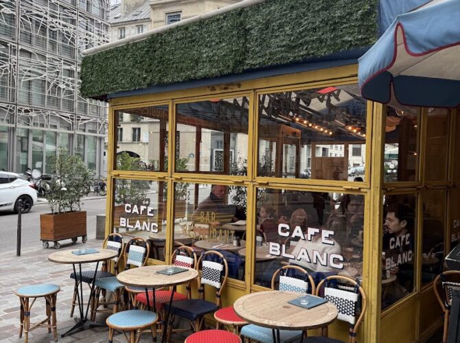 Restaurant Café Blanc à Paris, France