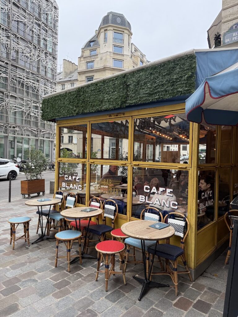 Restaurant Café Blanc à Paris, France