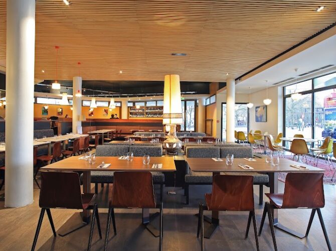 Restaurant Café de la Musique à Paris, France