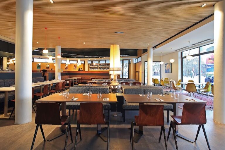 Restaurant Café de la Musique à Paris, France