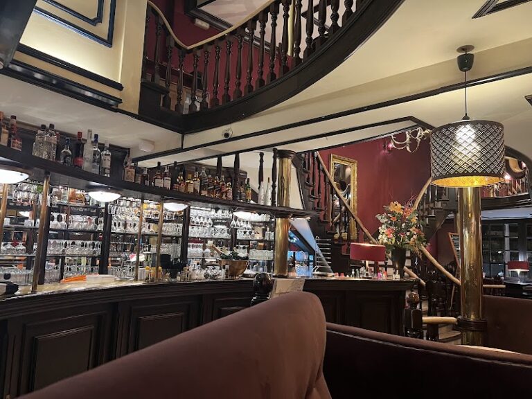Restaurant Cafe Le Luxembourg à Charleroi, Belgique — photo 1