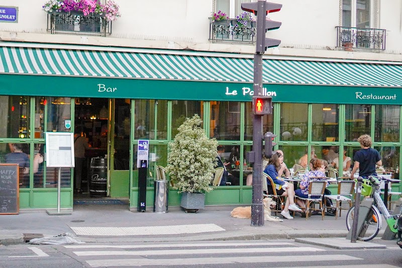 Restaurant Café Le Papillon à Paris, France
