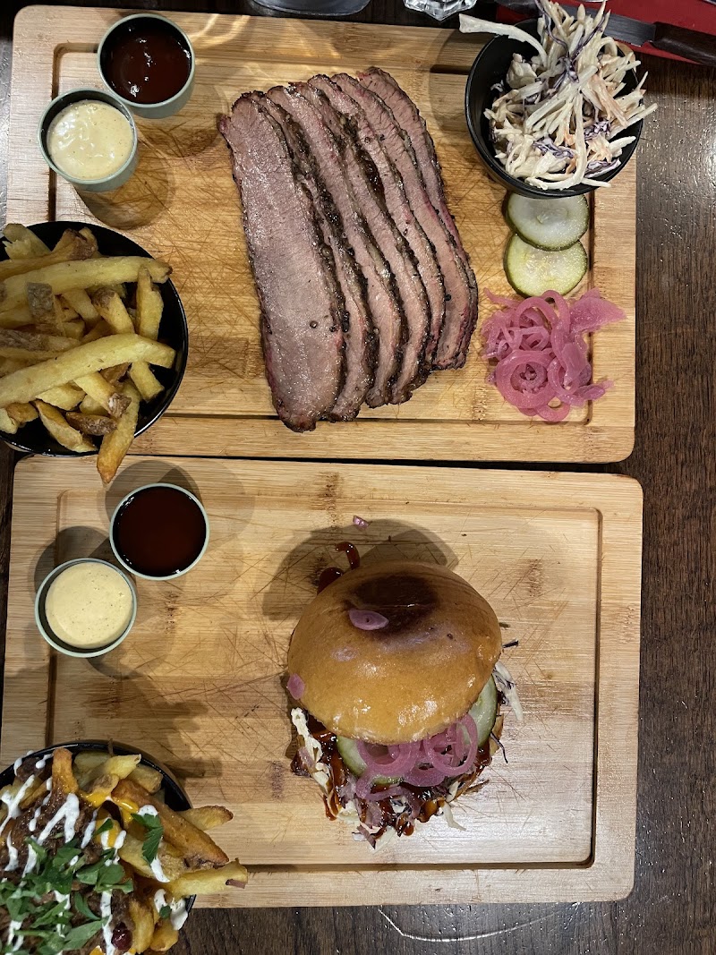 Restaurant CaveMan’s BAR-B-QUE à Bagnolet, France — photo 2