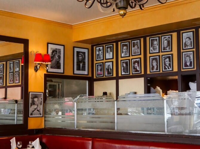 Restaurant Chez André à Paris, France