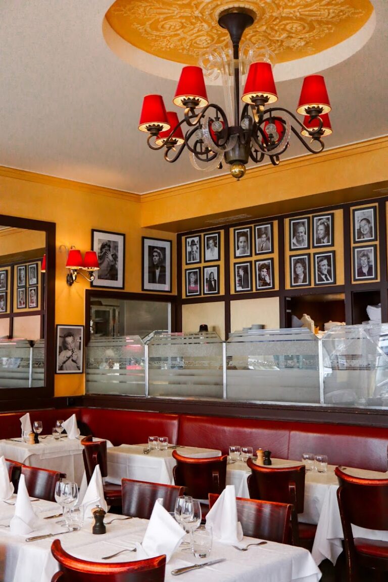 Restaurant Chez André à Paris, France — photo 1