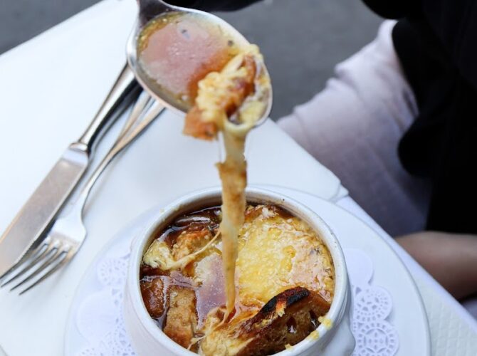 Restaurant Chez André à Paris, France