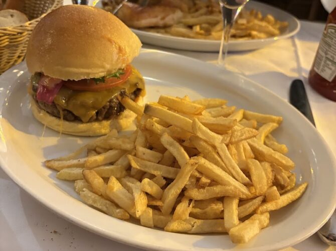 Restaurant Chez André à Paris, France