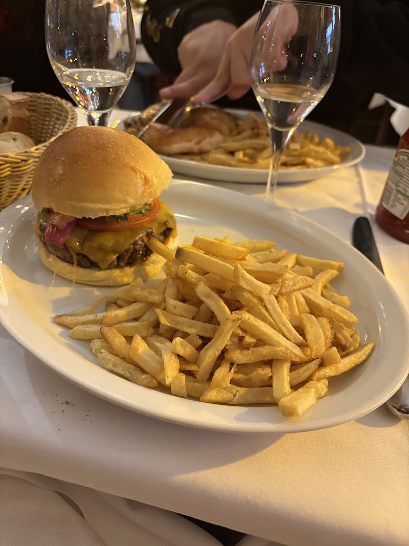 Restaurant Chez André à Paris, France — photo 3