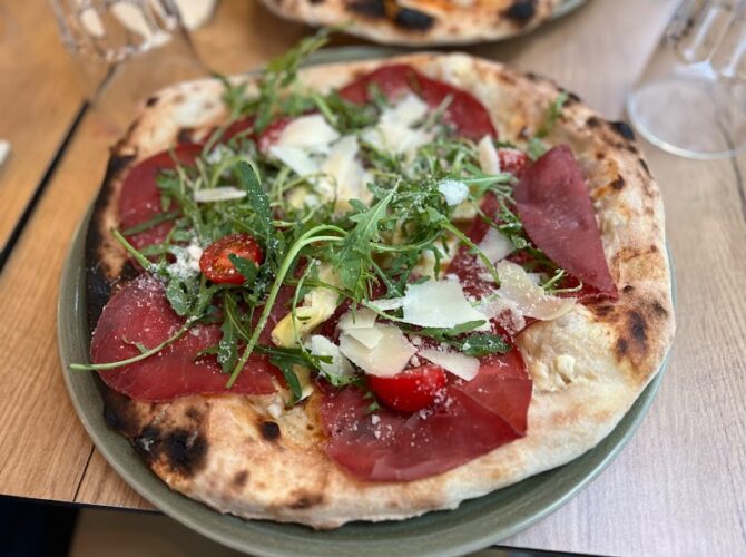 Restaurant Chez Gino Pizza Feu de Bois à Paris, France