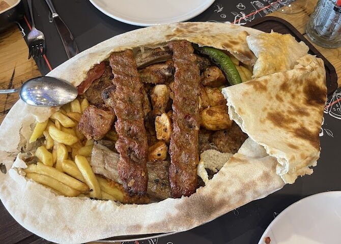 Restaurant CHEZ MELİK (DODAN GRILL) à Fréjus, France