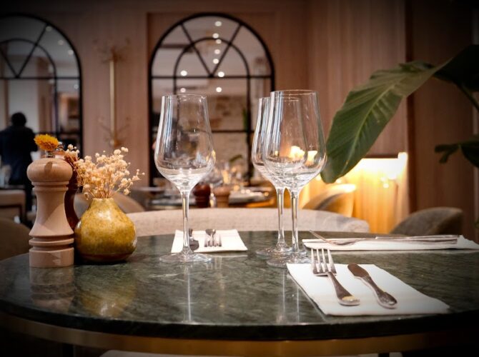 Restaurant Colisée 56 à Paris, France