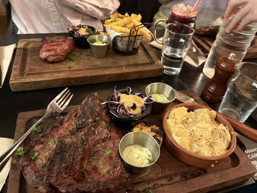 Restaurant Coupés-Coupés France à Lyon, France