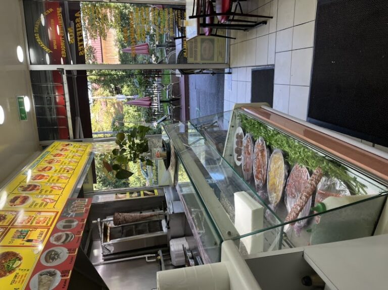 Restaurant Dardanel à Aubervilliers, France — photo 1