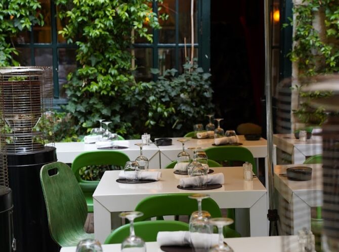 Restaurant Derrière à Paris, France