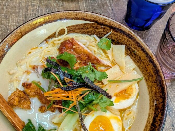 Restaurant Donburi ramen à Paris, France