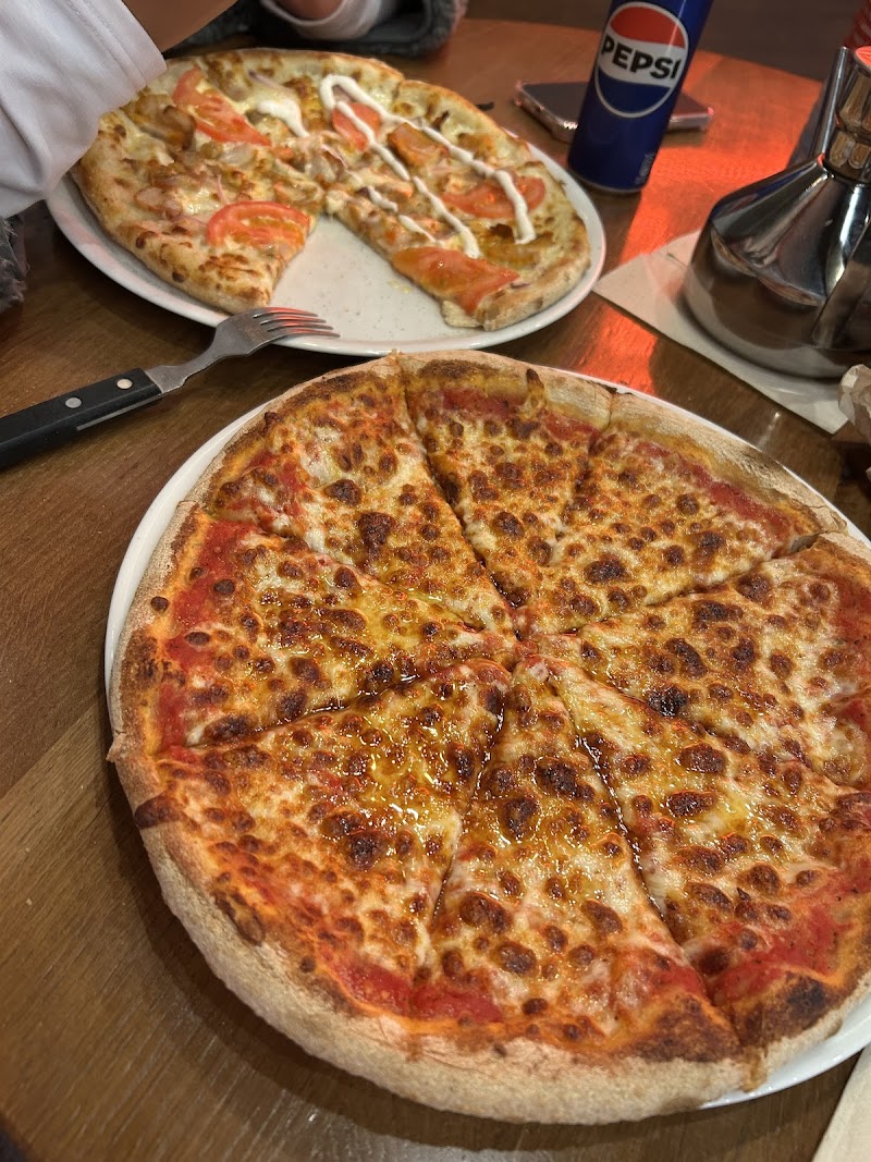 Restaurant FO Pizza Au Feu De Bois à Paris, France — photo 2