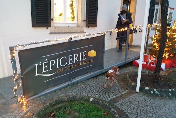 Restaurant Heart-of-the-cheese-wheel grocery à Bertrange, Luxembourg