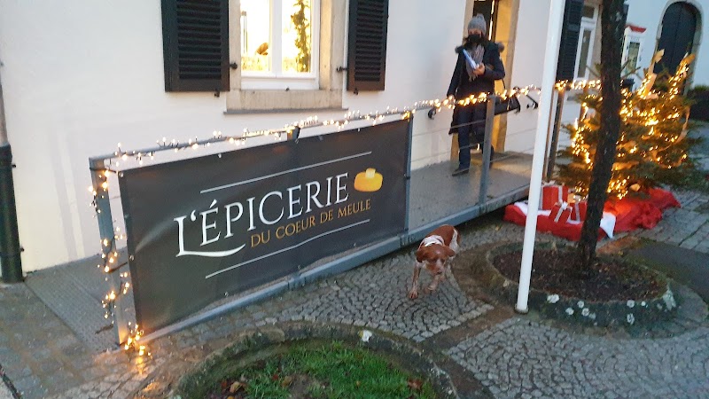 Restaurant Heart-of-the-cheese-wheel grocery à Bertrange, Luxembourg
