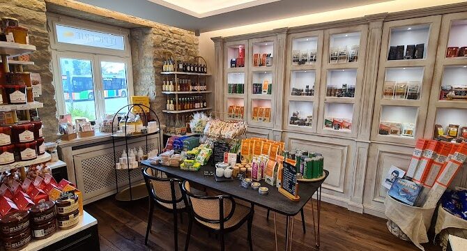 Restaurant Heart-of-the-cheese-wheel grocery à Bertrange, Luxembourg