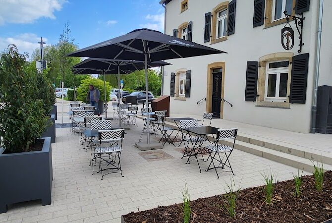 Restaurant Heart-of-the-cheese-wheel grocery à Bertrange, Luxembourg